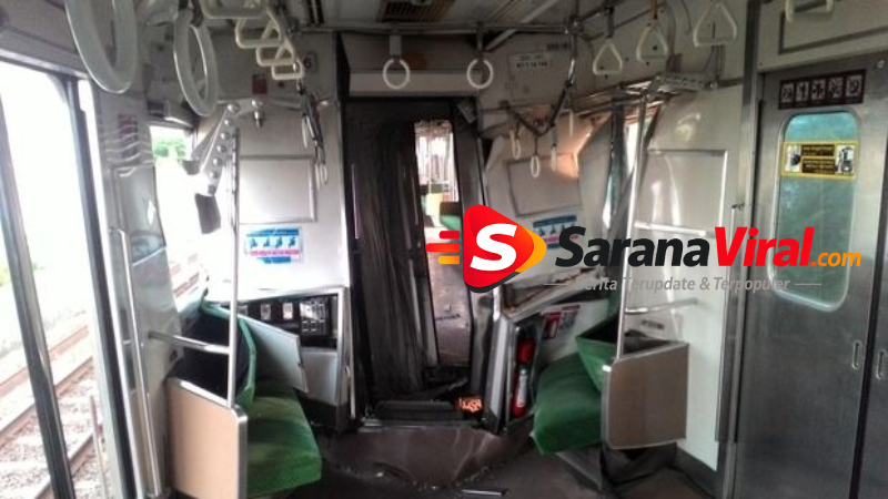 kondisi dalam gerbong KA setelah anjlok dan penumpang panik