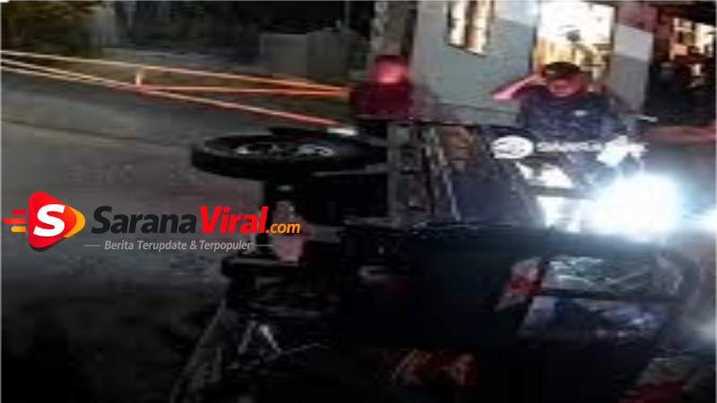 mobil tahu bulat terguling