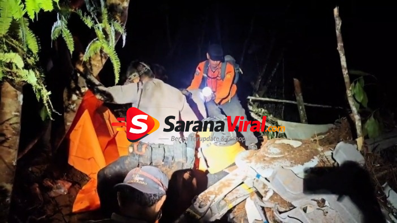 tim SAR mencari helikopter jatuh