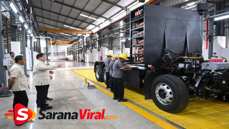 Proses perakitan kendaraan listrik di pabrik